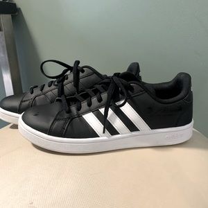Women’s adidas shoes. Size 10.